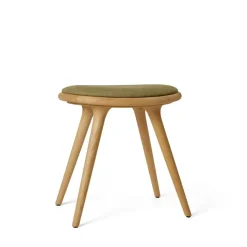 Low Stool, olieret eg, Kvadrat Clay 0017, 47 cm skammel fra Mater