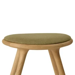 Low Stool, olieret eg, Kvadrat Clay 0017, 47 cm skammel fra Mater