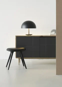 Low Stool, sortbejdset bøg, sort Ultra læder, 47 cm skammel fra Mater