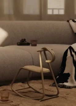 Lussi Rocking Horse – skulpturel gyngehest fra Ferm Living