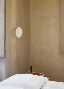 Mist AP22 væg- og loftlampe fra &Tradition