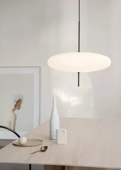 Model 2065 Pendel, hvide skærme med sort ledning fra Astep