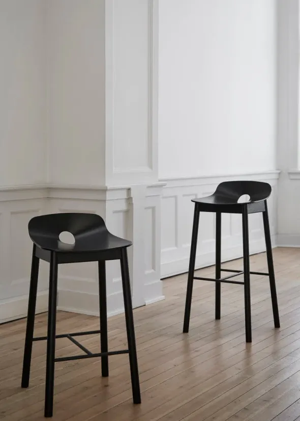 Mono Bar Stool fra Woud