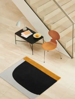 3100 Myren med 3 ben, krom stel af Arne Jacobsen