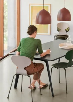 3101 Myren Stol i farvet ask af Arne Jacobsen