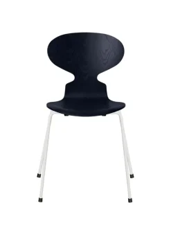 3101 Myren Stol i farvet ask af Arne Jacobsen