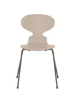 3101 Myren Stol lakeret af Arne Jacobsen