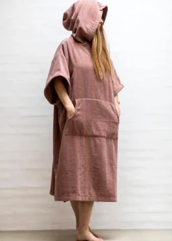 Naram Poncho, camel & ultramarine fra Bongusta