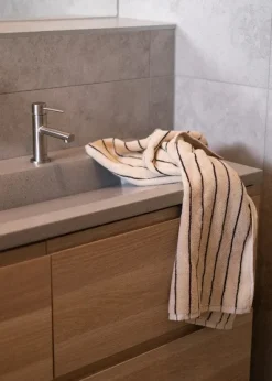 Naram towel - Creme & Ink fra Bongusta