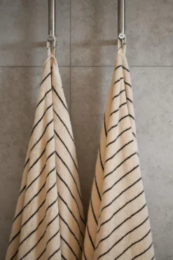 Naram towel - Creme & Ink fra Bongusta