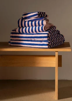Naram towel - Dazzling blue & Rose fra Bongusta