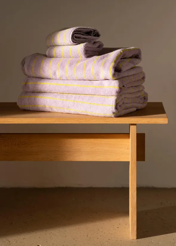 Naram towel - Lilac & Neon yellow fra Bongusta