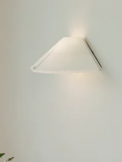 Nebra Wall Lamp fra New Works