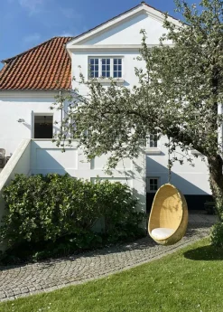 Outdoor Hanging Egg, Natural af Nanna Ditzel