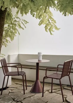 Palissade Armchair, iron red fra Hay
