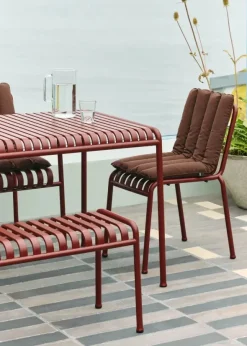 Palissade Bench, iron red fra Hay