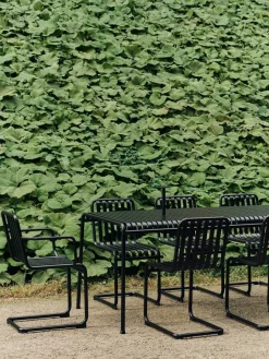 Palissade Cantilever Chair fra Hay