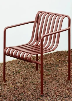 Palissade Dining Armchair, iron red fra Hay