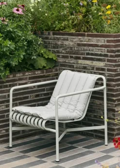 Palissade Lounge Chair Low, sky grey fra Hay
