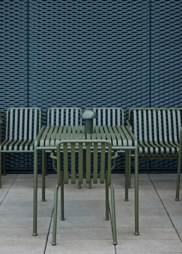 Palissade Table 90x82, olive fra Hay