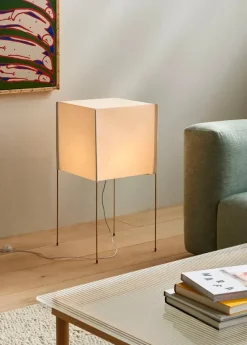 Paper Cube floor lamp fra Hay