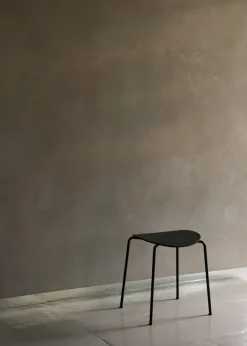 Pavilion Stool AV36 fra &Tradition