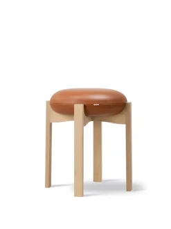 Pioneer Stool, lacquered oak/max 95 fra Fredericia Furniture