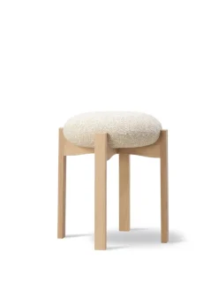 Pioneer Stool, lacquered oak/zero 0001 fra Fredericia Furniture