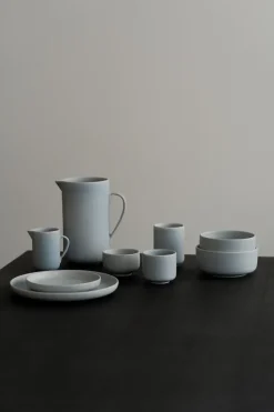 Pisu 11 Plate, sky blue fra Louise Roe