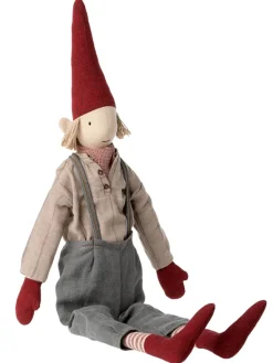 Pixy size 4 -dreng med grå bukser fra Maileg