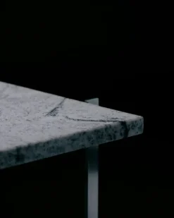 PK61 Sofabord, grå-hvid granit af Poul Kjærholm
