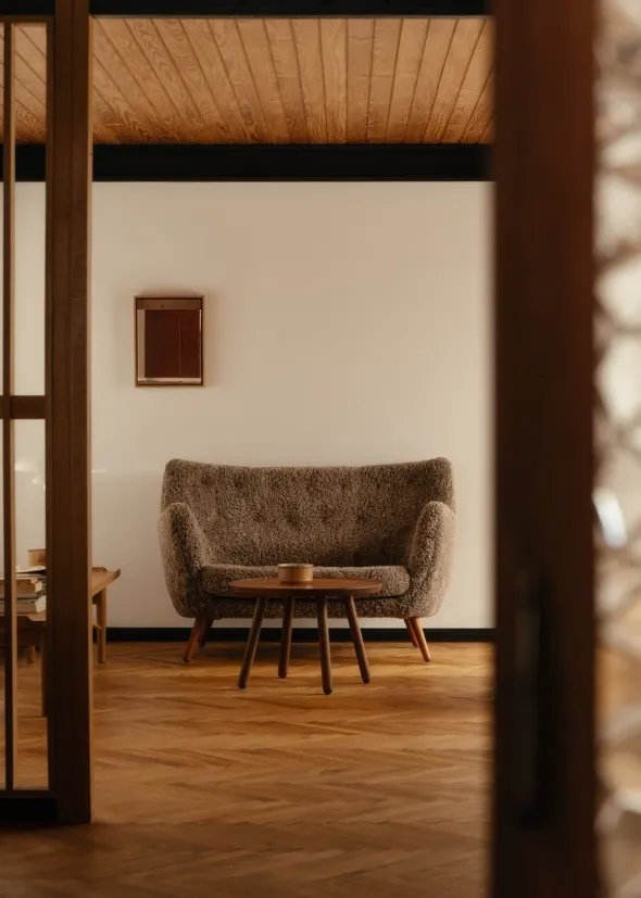 Poet sofa, eg klar olie af Finn Juhl