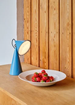 Pose portable bordlampe, Baby blue fra Tom Dixon