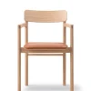 Post Spisebordsstol lys olieret eg, sædepolstret max 95 cognac læder fra Fredericia Furniture