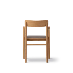 Post Spisebordsstol olieret eg, sædepolstret omni 377 mørkebrun læder fra Fredericia Furniture
