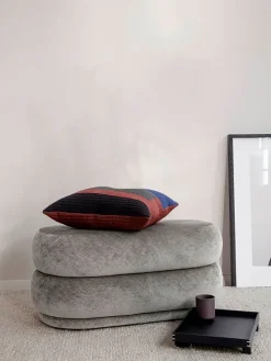 Pouf Oval, faded velvet fra Ferm Living