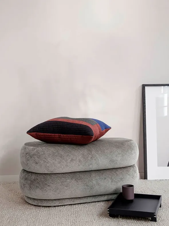 Pouf Oval, faded velvet fra Ferm Living