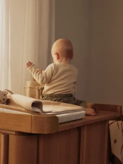 Puslebord til Tilu kommode, lakeret eg fra Ferm Living