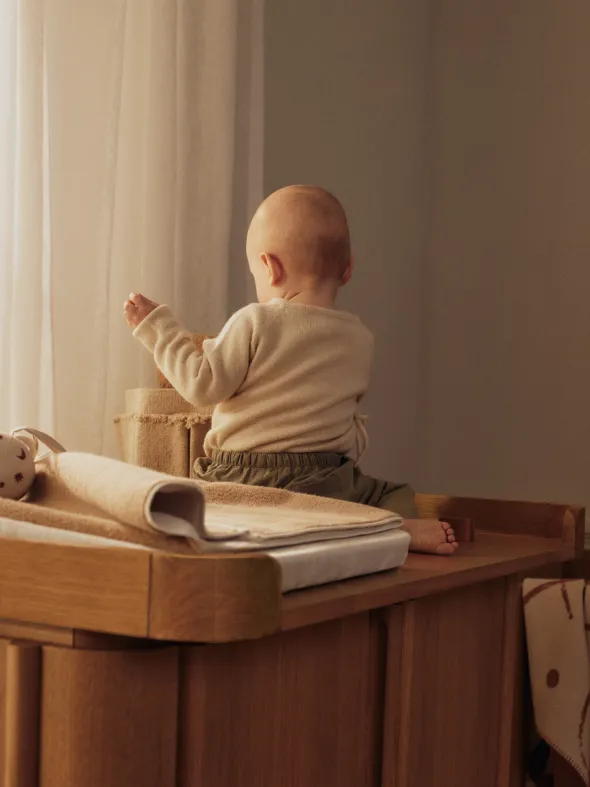 Puslebord til Tilu kommode, lakeret eg fra Ferm Living