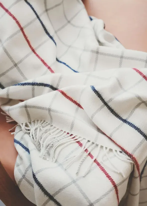 Quito Plaid, white sailor red fra Silkeborg Uldspinderi