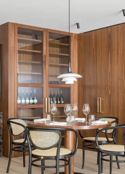 210R Armstol, sort fra Thonet