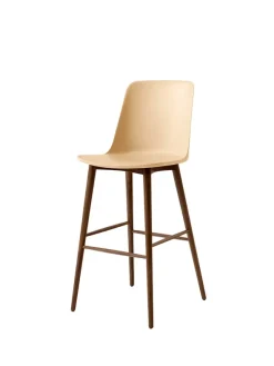 Rely HW133 Bar Chair, walnut fra &Tradition
