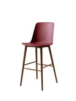 Rely HW133 Bar Chair, walnut fra &Tradition