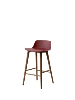 Rely HW118 counter stool, walnut fra &Tradition