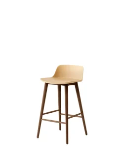 Rely HW118 counter stool, walnut fra &Tradition