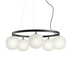 Rime lysekrone fra Muuto