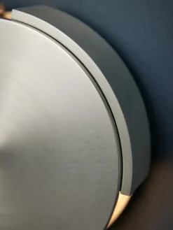 Rotate Wall Lamp fra Frandsen