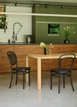 215 R Spisebordsstol, sort ask fra Thonet