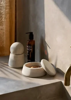 Serene Jar, tall fra Woud