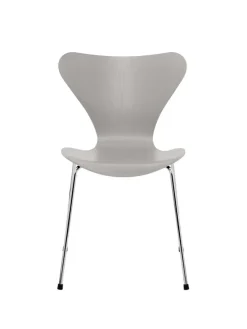 3107 Serie 7 stol i farvet ask af Arne Jacobsen